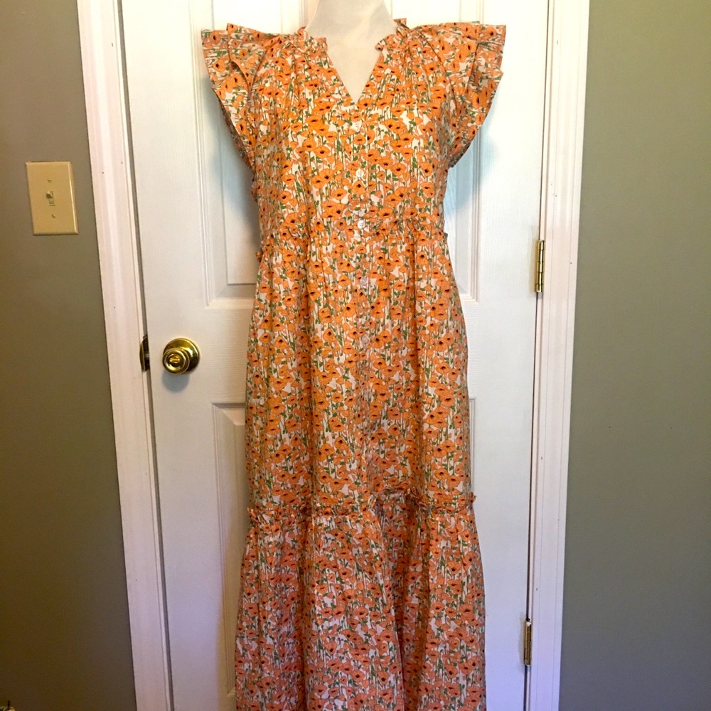 &Merci poppy floral dress sz L. Double ruffle cap sleeves. Side pockets. Maxi